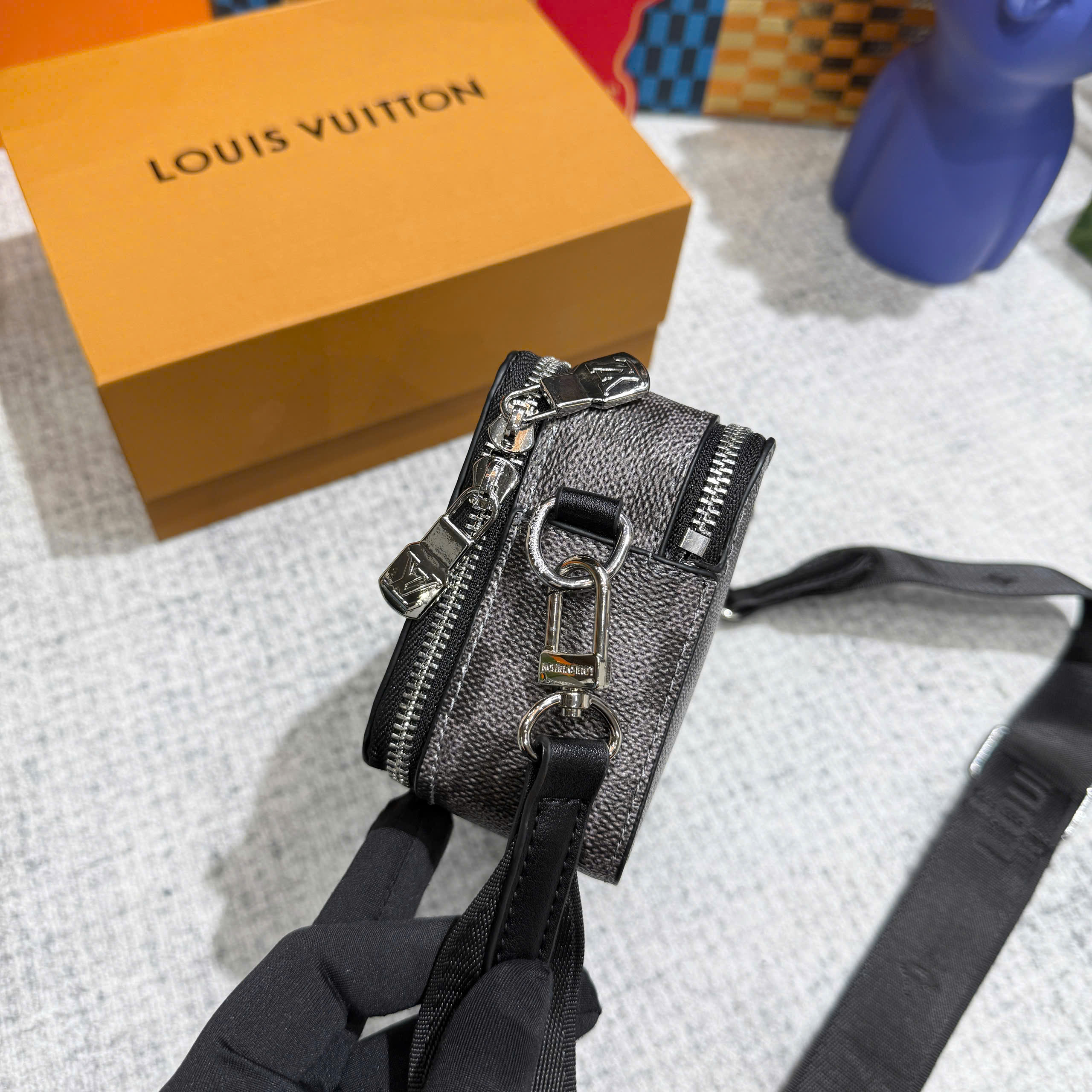 Túi hộp đeo chéo Louis Vuitton LV Đen họa tiết caro size 18.5x11x6.5cm Like Auth on web fullbox bill thẻ PLD